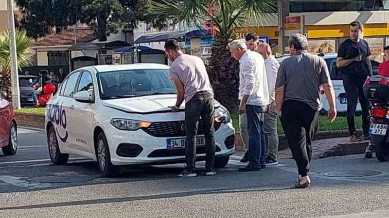 Kedi motora sıkıştı vatandaş seferber oldu