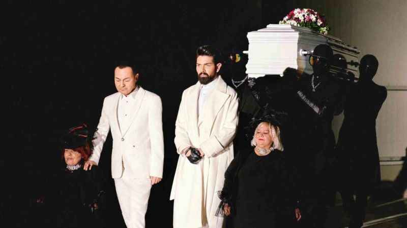 Kardeş acısı yaşayan Serdar Ortaç klibi tamamlayamadı