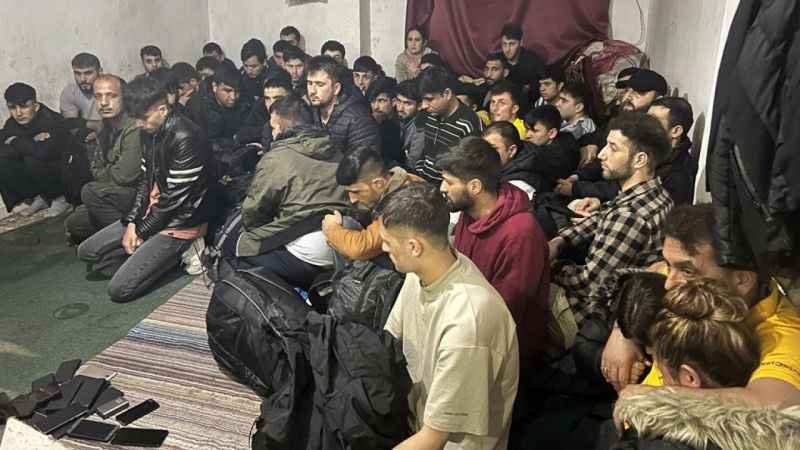 Zeytinburnu’nda kaçak göçmen operasyonu: 104 kişi yakalandı