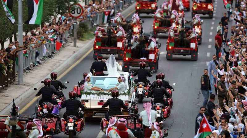 Ürdün Veliaht Prensi Al Hussein bin Abdullah, Suudi Arabistanlı Rajwa Al Seif ile evlendi