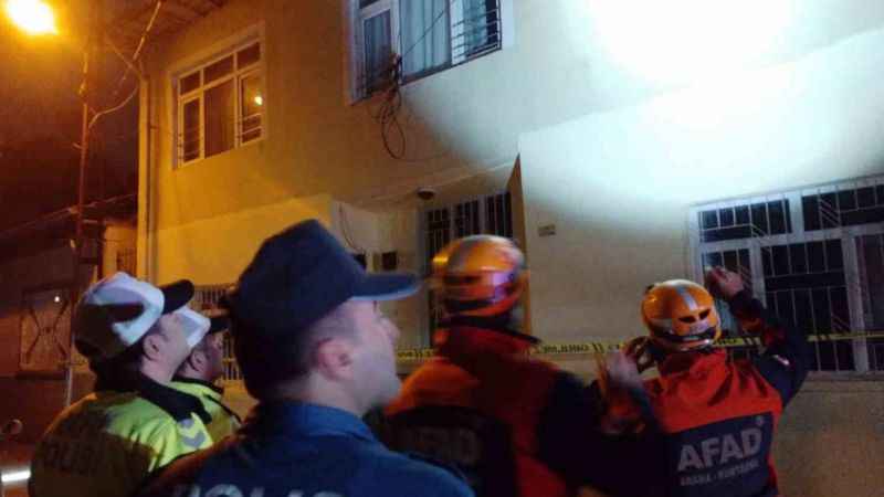 Malatya’da hasarlı evde göçük meydana geldi