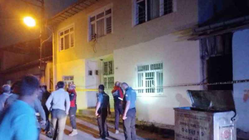 Malatya’da hasarlı evde göçük meydana geldi