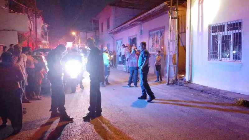 Malatya’da hasarlı evde göçük meydana geldi