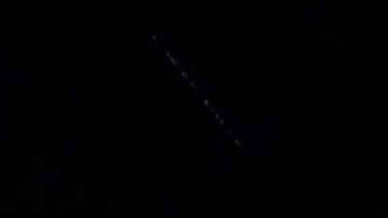 Gökyüzünde sıralı ışık merak uyandırdı