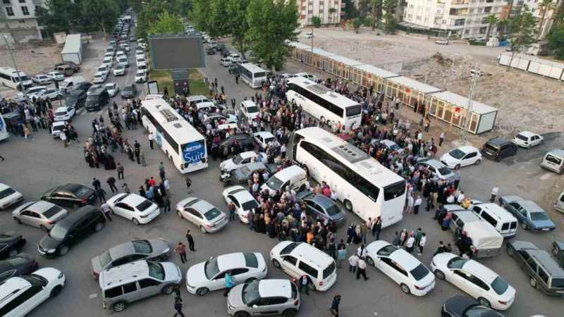 Deprem bölgesinden ilk hac kafilesi uğurlandı