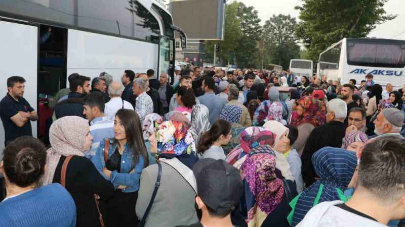 Deprem bölgesinden ilk hac kafilesi uğurlandı