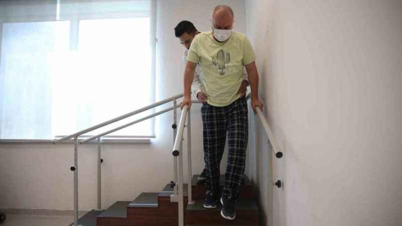 "Yürümesi çok zor" dediler, 5 ayda ayağa kalktı