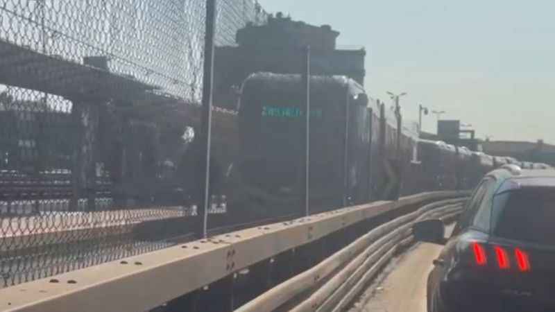 Metrobüs arızalandı, uzun kuyruklar oluştu