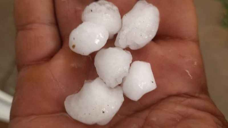 Özalp’ta dolu ve sel hasara neden oldu