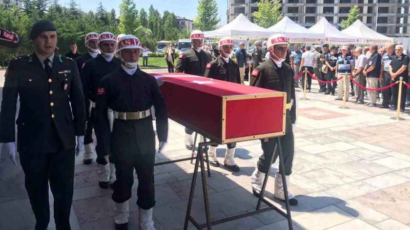 Vefat eden emekli Tümgeneral Özdeğirmenci toprağa verildi