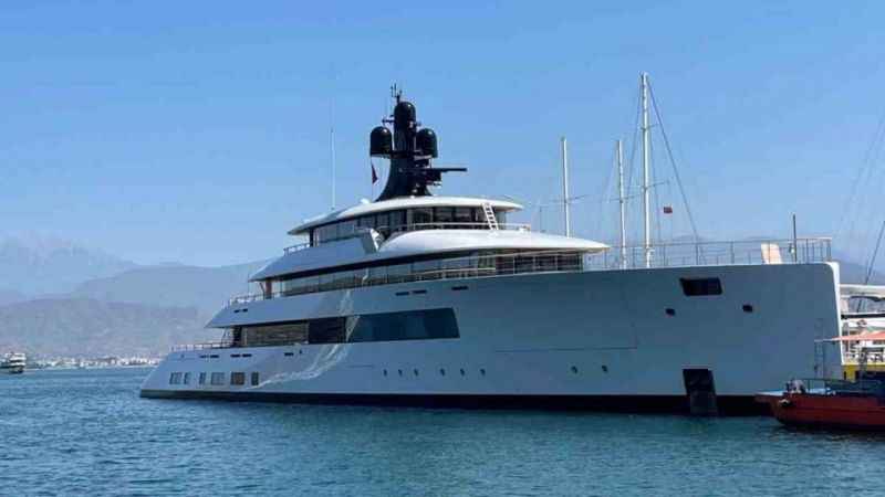 Süper yat “Pi”, Fethiye’de yakıt ikmali yaptı