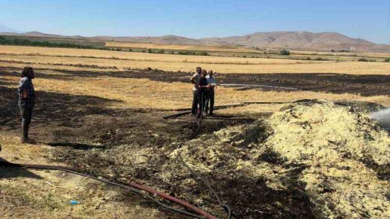 Tuşba’da yangın: 30 ton saman zarar gördü