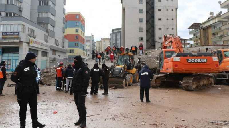 21 kişiye mezar olan Gölgeler Apartmanı’nın betonunda dere kumu ve çakıl kullanılmış