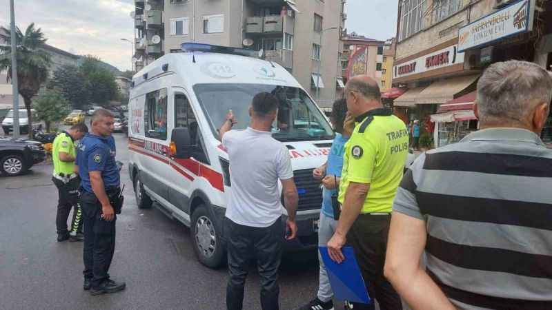 Otomobile çarpmamak isterken kaza yaptı: 2 yaralı