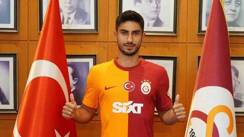 İlhami Siraçhan Nas: "Böyle büyük bir kulübün parçası olmaktan dolayı çok mutluyum"