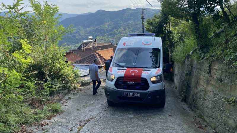 Buzdolabından çıkan yangın evi kullanılmaz hale getirdi