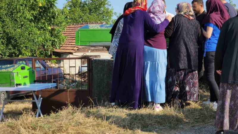 Trafik kazasında hayatını kaybeden yeğenine kalbi dayanmadı
