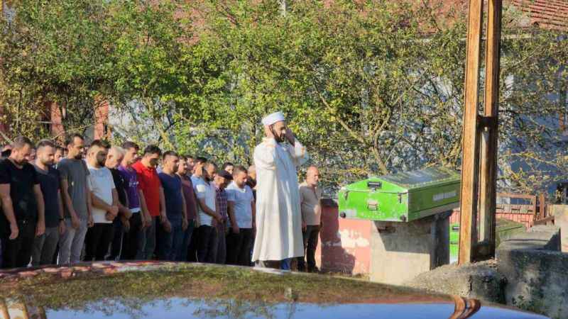 Trafik kazasında hayatını kaybeden yeğenine kalbi dayanmadı