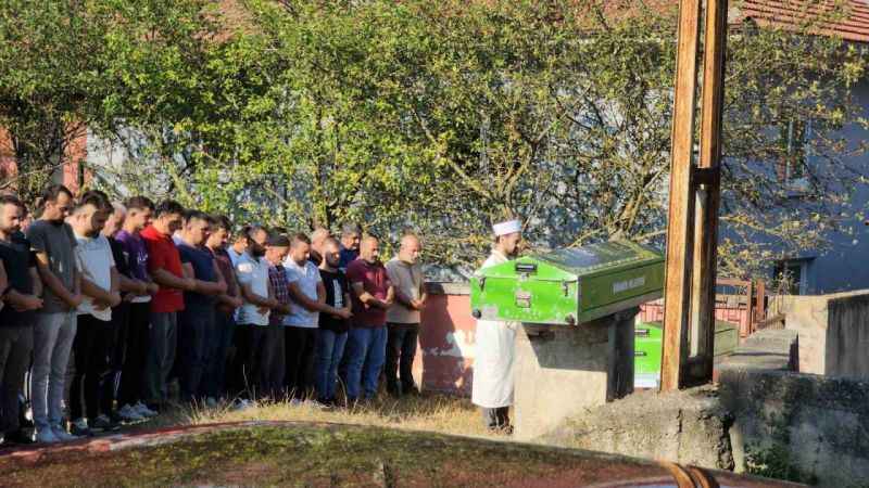 Trafik kazasında hayatını kaybeden yeğenine kalbi dayanmadı