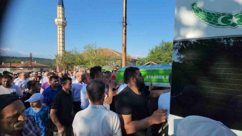 Trafik kazasında hayatını kaybeden yeğenine kalbi dayanmadı