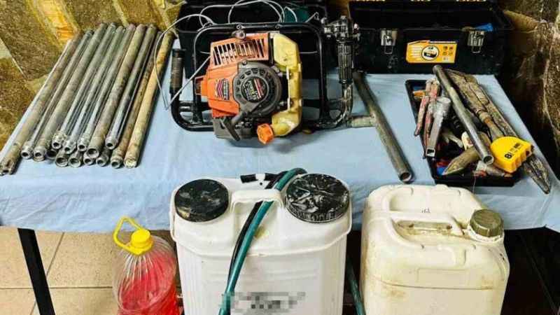 Kendilerini istihbarat elemanı olarak tanıtan şüpheliler kaçak kazı yaparken yakalandı