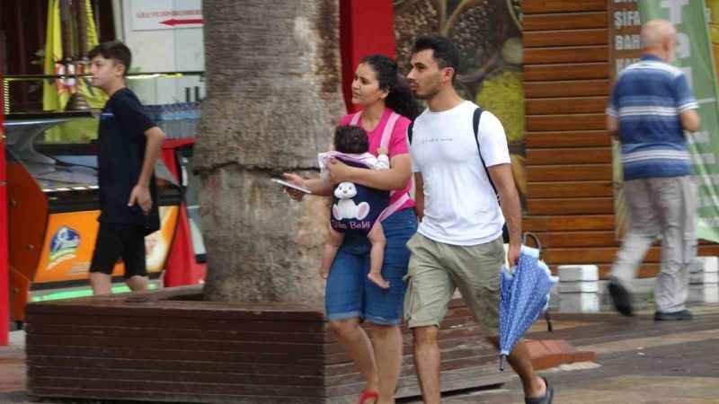 Çöl sıcaklıklarıyla kavrulan Denizli, yaz yağmuruyla serinledi