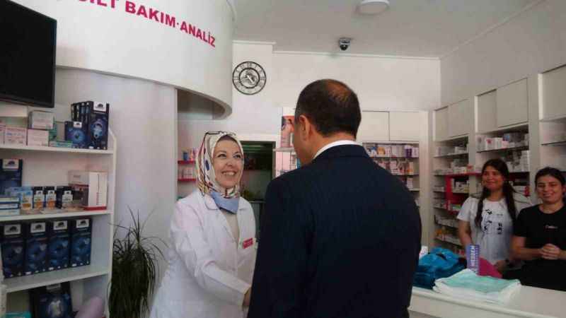 Vali Öksüz ayağının tozuyla esnaf ve şehitlik ziyaretinde bulundu