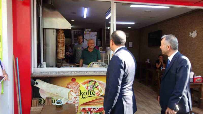 Vali Öksüz ayağının tozuyla esnaf ve şehitlik ziyaretinde bulundu