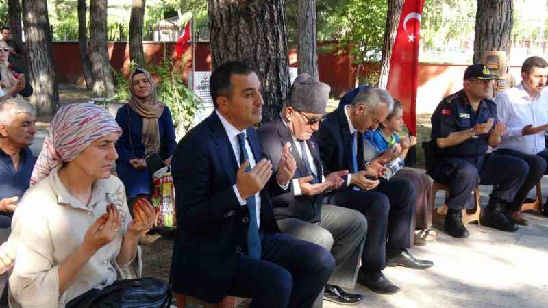 Vali Öksüz ayağının tozuyla esnaf ve şehitlik ziyaretinde bulundu