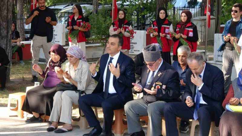 Vali Öksüz ayağının tozuyla esnaf ve şehitlik ziyaretinde bulundu