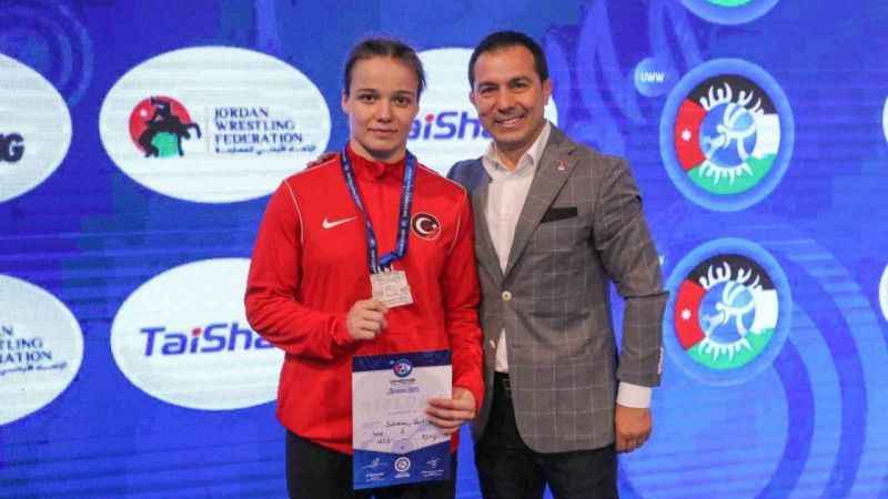 Bükrenaz Sert’ten gümüş madalya