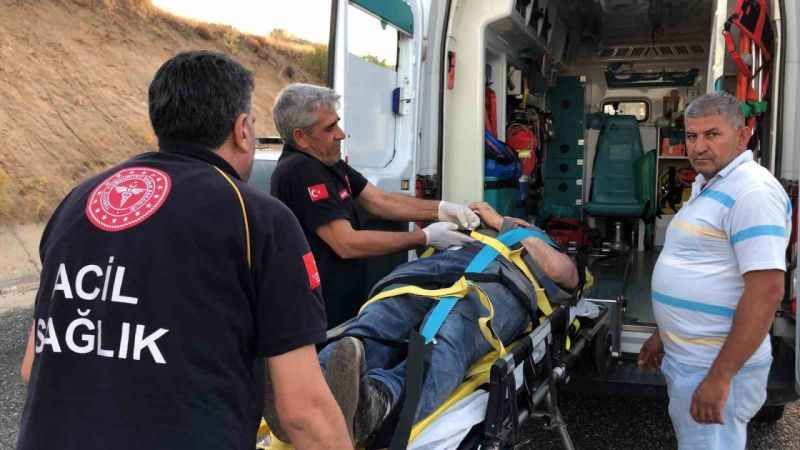 Elazığ’da tekeri patlayan midibüs su kanalına düştü: 13 yaralı