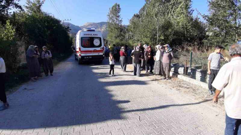 Yangınında köylüler seferber oldu, 3 kişi evden kurtarıldı