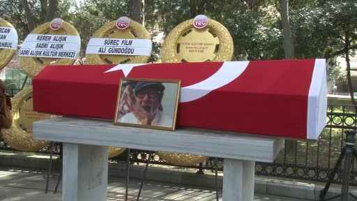 Kayhan Yıldızoğlu son yolculuğuna uğurlandı