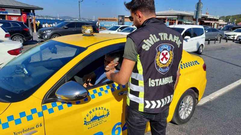 Eminönü’nde kemer takmayan taksicilere ceza yağdı