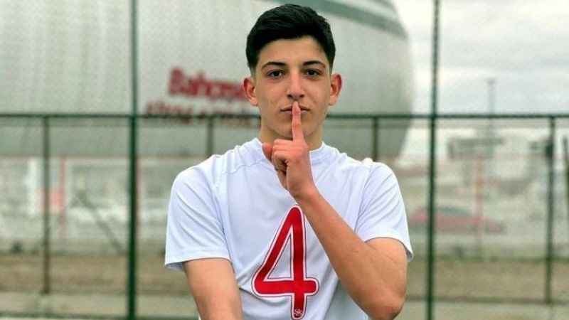 Samsunspor, genç futbolcu Efe Halil Şimşek’i transfer etti