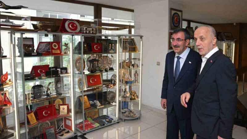 Cumhurbaşkanı Yardımcısı Yılmaz’dan TÜRK-İŞ’e ziyaret