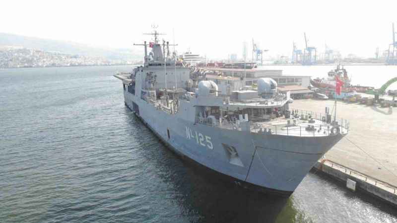 TCG Burgazada ve TCG Osmangazi gemileri İzmir’de ziyarete açıldı