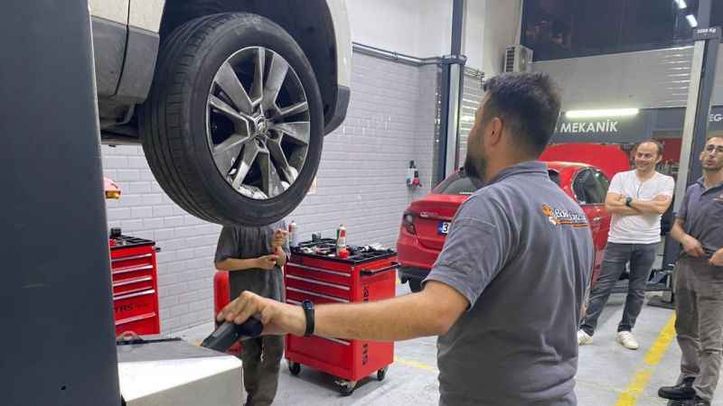 Bayram öncesi araçla uzun yola çıkacaklar dikkat: Araçların bakımı mutlaka yapılmalı