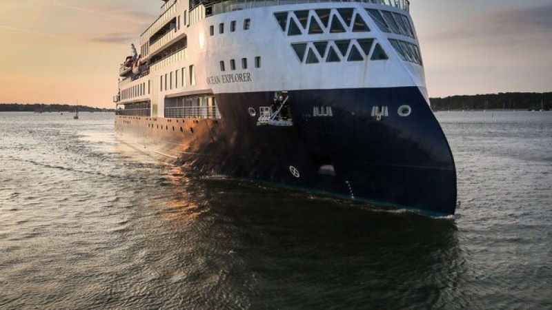 Grönland’de karaya oturan lüks yolcu gemisi kurtarıldı