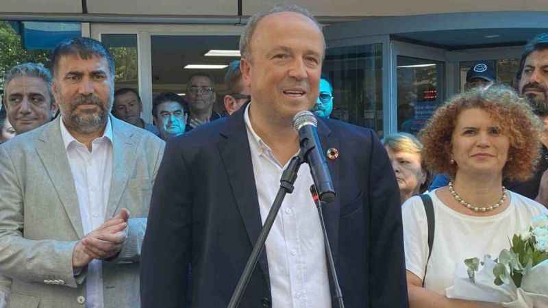 BM kürsüsünden dünyaya seslenen Turan Hançerli, belediye önünde coşkuyla karşılandı