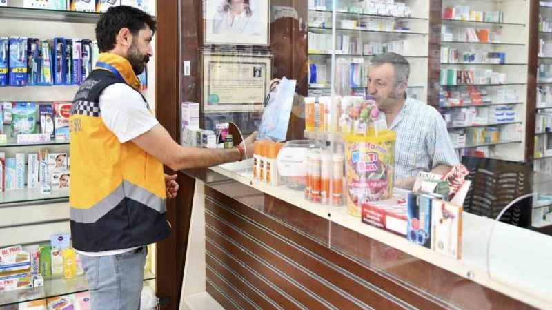 Esenyurt Belediyesi ekipleri, sağlık emekçilerinin gününü kutladı