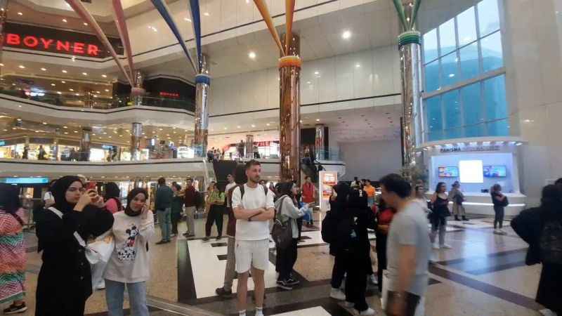 Aşırı yağış nedeniyle müşteriler Cevahir Alışveriş Merkezi’nde mahsur kaldı