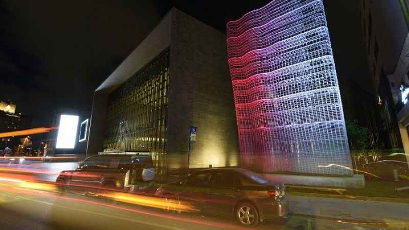 Atatürk Kültür Merkezine heykel koyuldu