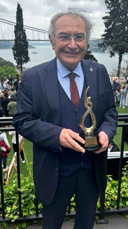 Altın yazar ödülünün sahibi Prof. Dr. Nevzat Tarhan oldu