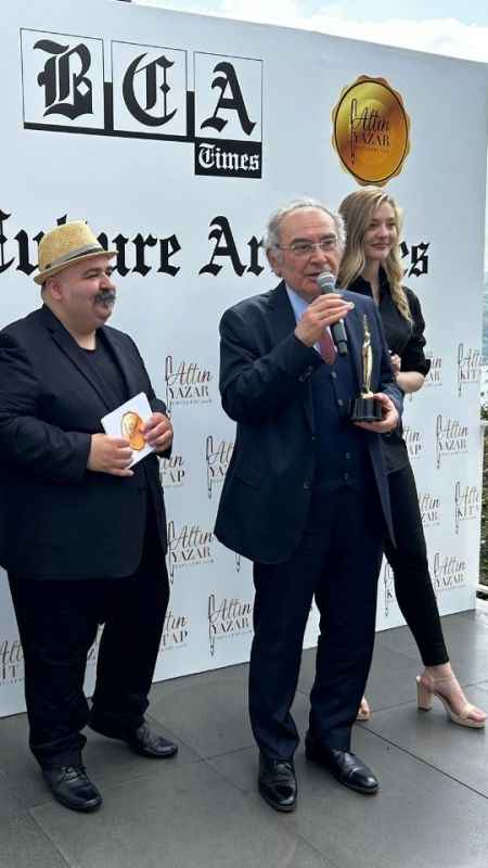 Altın yazar ödülünün sahibi Prof. Dr. Nevzat Tarhan oldu