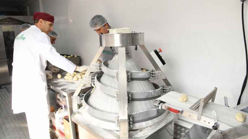 Kadıköy Belediyesi’nin mobil fırını hizmete başladı