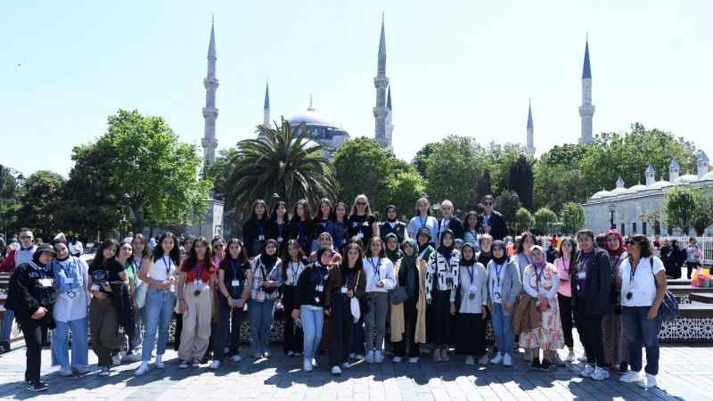 Aydın Doğan Vakfı, başarılı öğrencileri İstanbul gezisiyle ödüllendirdi