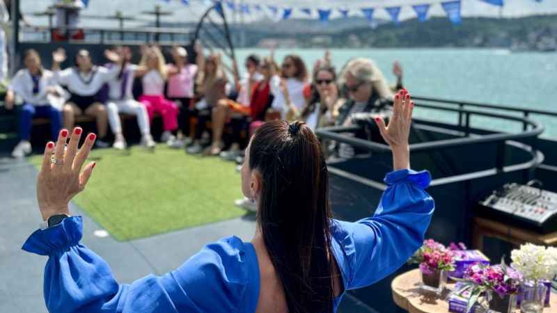 Ünlüler Orkid ile yazın gelişini selamladı