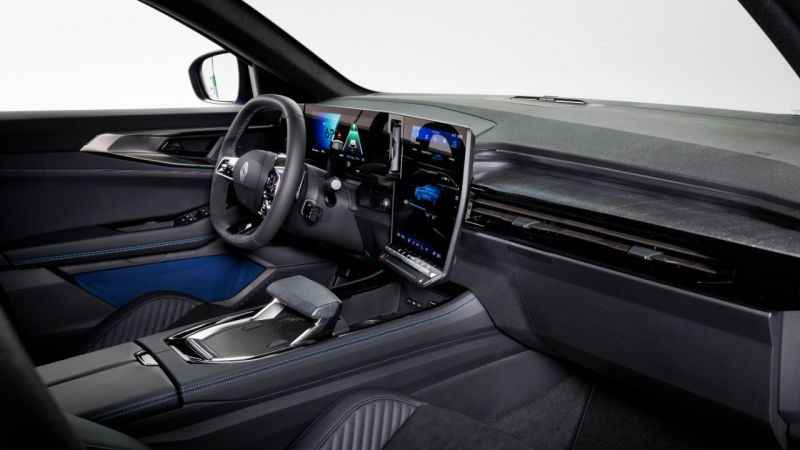 Renault'nun yeni coupe SUV modeli Rafale’in dünya lansmanı gerçekleşti